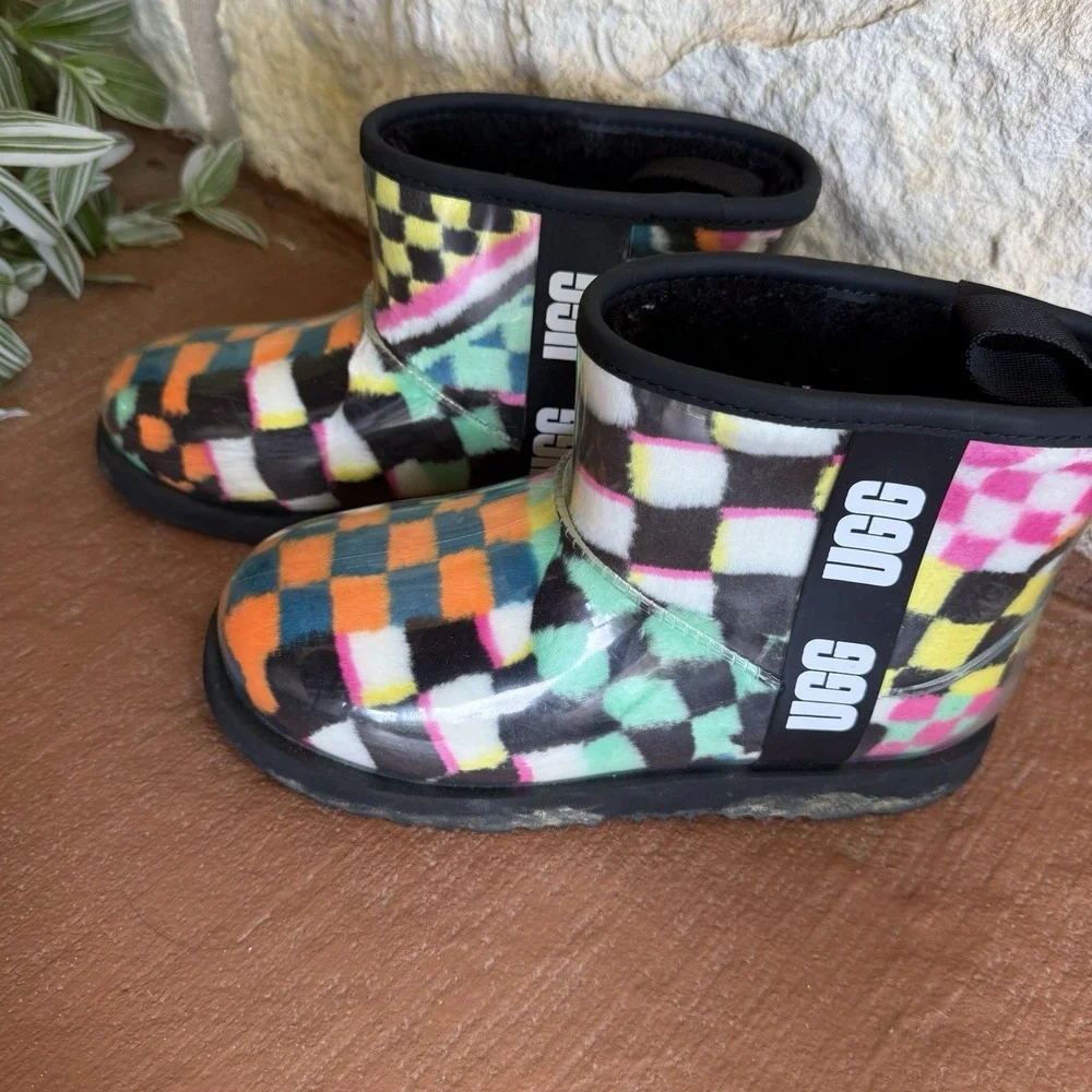 UGG style plastic checks